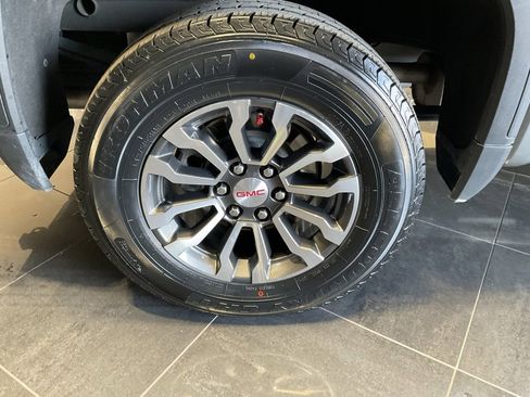 Used 2021 GMC Sierra 1500 AT4 w/ AT4 Value Package image 9