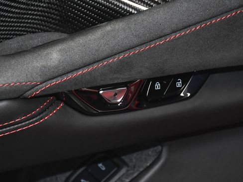 Used 2024 Chevrolet Corvette Stingray Premium Conv w/ Z51 Performance Package RWD image 13