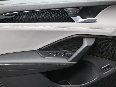 New 2026 Volkswagen Tiguan SE R-Line image 21