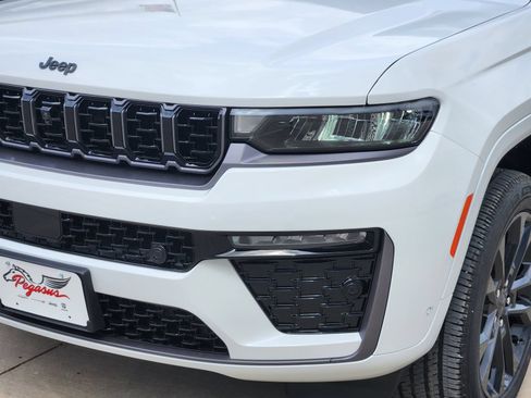 New 2026 Jeep Grand Cherokee Limited AWD/4WD image 9