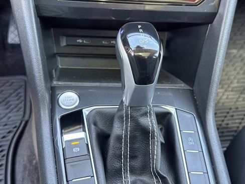 Used 2023 Volkswagen Tiguan SE w/ Panoramic Sunroof Package FWD image 15