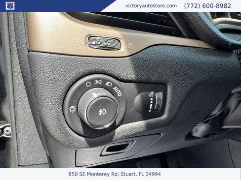 Used 2018 Jeep Cherokee Latitude w/ Altitude Package AWD/4WD image 28