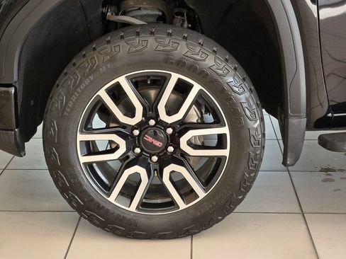 Used 2022 GMC Sierra 1500 AT4 w/ AT4 Preferred Package AWD/4WD image 10