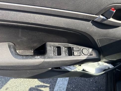 Used 2018 Hyundai Elantra SEL FWD image 18