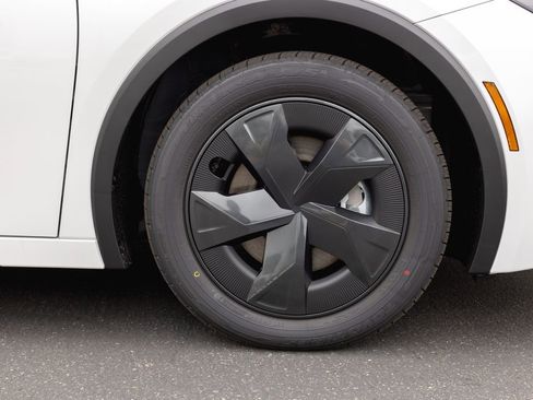 New 2026 Toyota Prius Plug-In Hybrid FWD image 4