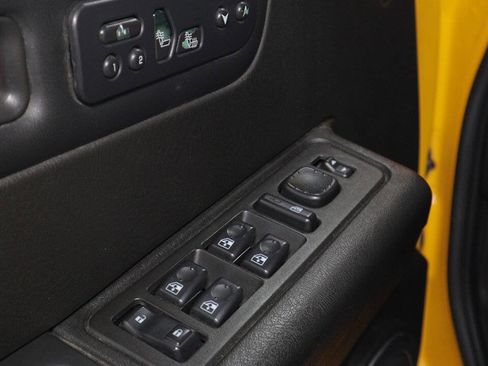 Used 2005 HUMMER H2 SUT w/ Preferred Equipment Group image 39