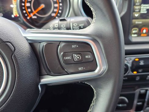 Used 2019 Jeep Wrangler Unlimited Sahara AWD/4WD image 28
