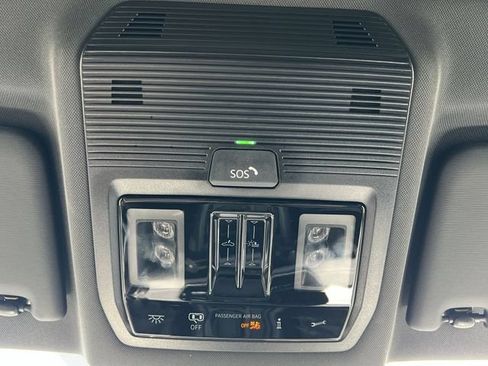 Used 2025 Volkswagen Tiguan SE R-Line AWD/4WD image 30
