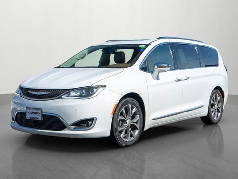Used 2017 Chrysler Pacifica Limited w/ UConnect Theater Package image 3