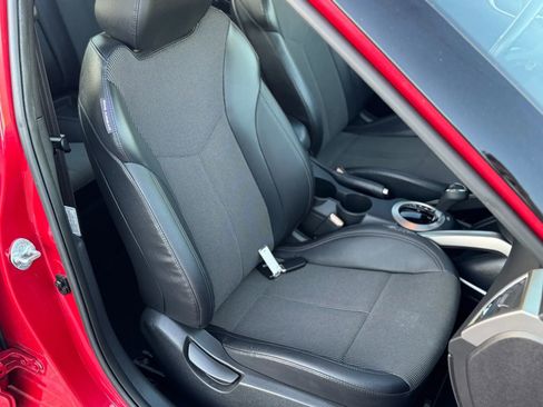 Used 2016 Hyundai Veloster Coupe 3D image 27