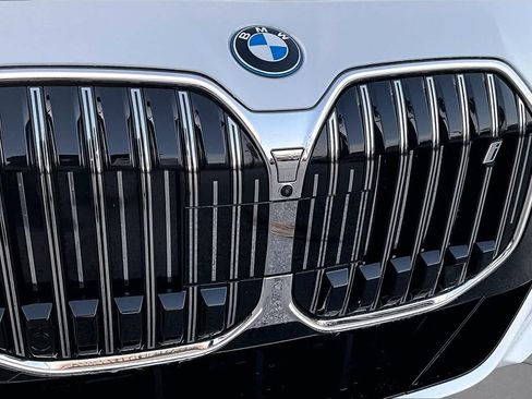 Used 2025 BMW i7 xDrive60 w/ M Sport Package RWD image 28