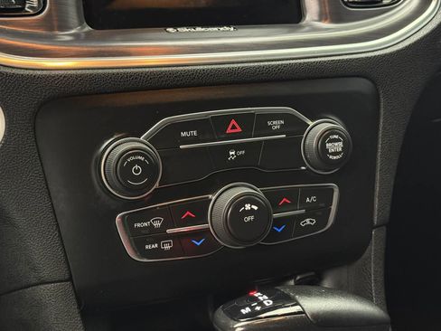 Used 2017 Dodge Charger SE w/ Blacktop Package image 24