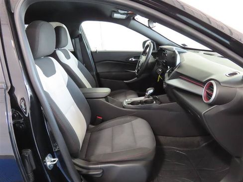 Used 2024 Chevrolet Trax RS FWD image 28