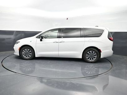Used 2024 Chrysler Pacifica Limited