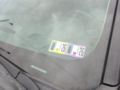 Used 2016 GMC Yukon XL SLT w/ Open Road Package AWD/4WD image 21