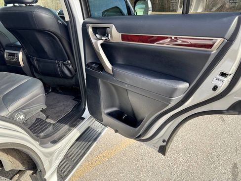 Used 2010 Lexus GX 460 image 17