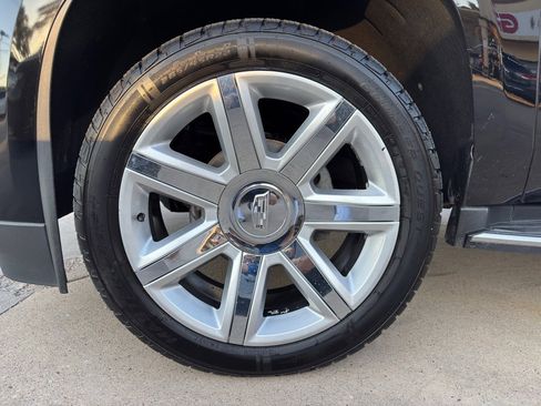 Used 2019 Cadillac Escalade ESV Luxury image 13