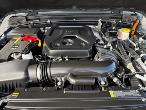 Used 2025 Jeep Wrangler Unlimited Sahara w/ Safety Group image 40