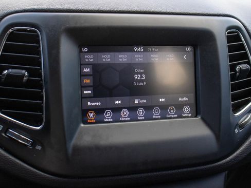 Used 2020 Jeep Compass Latitude image 30