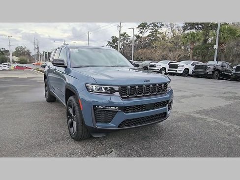 New 2026 Jeep Grand Cherokee Limited w/ Limited Altitude Package RWD image 37
