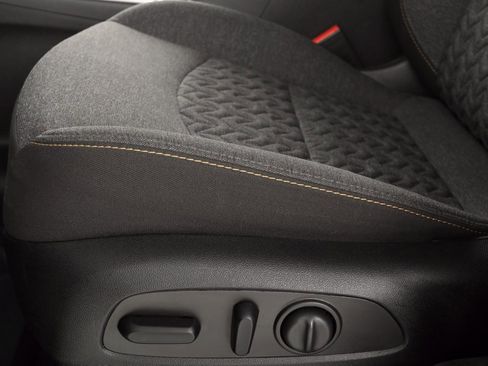 Used 2023 Chevrolet Equinox LT w/ Driver Convenience Package image 23