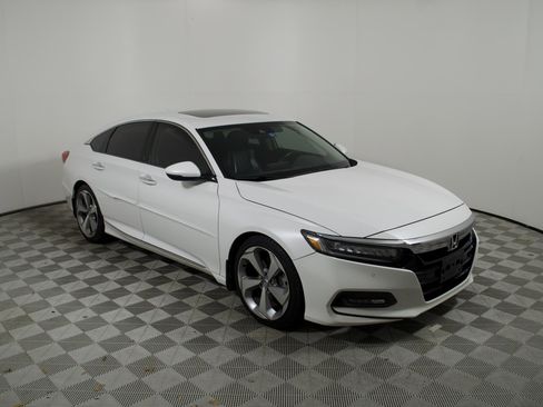 Used 2018 Honda Accord Touring image 6