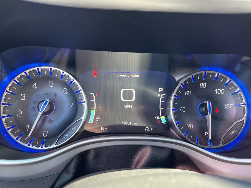Used 2024 Chrysler Pacifica Touring FWD image 17
