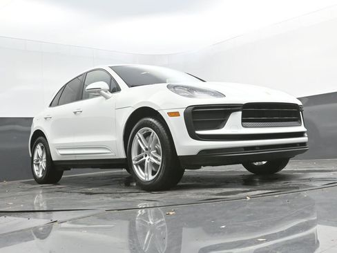 Certified 2022 Porsche Macan image 44