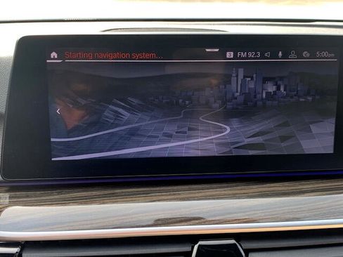 Used 2020 BMW 530i w/ Convenience Package image 18