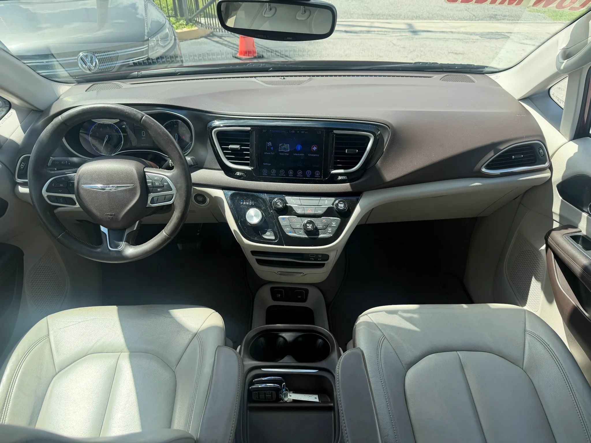 Used 2017 Chrysler Pacifica Touring-L w/ Tire & Wheel Group FWD image 7