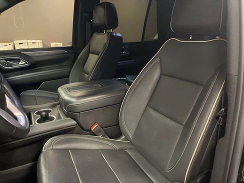 Used 2023 GMC Yukon SLT w/ SLT Premium Package image 17