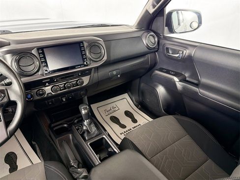 Used 2020 Toyota Tacoma TRD Sport image 21