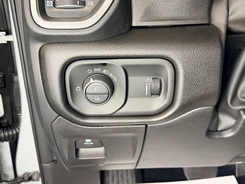 New 2026 RAM 1500 Express AWD/4WD image 18