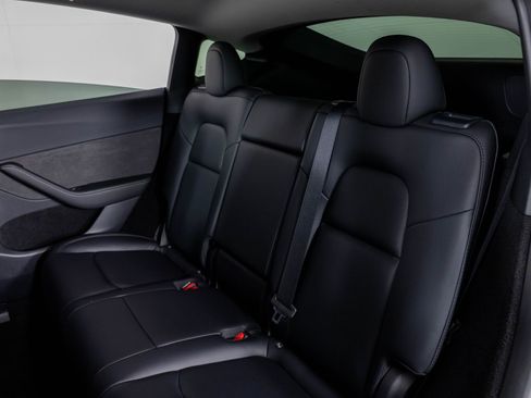 Used 2023 Tesla Model Y Long Range image 17