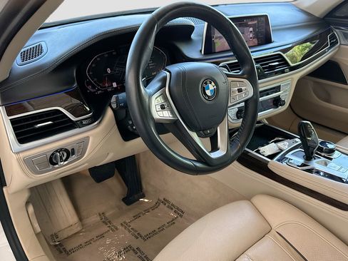 Used 2020 BMW 740i w/ Luxury Rear Seating Package RWD image 9