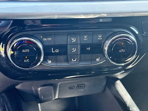 Used 2025 Chevrolet Trax LT w/ Driver Confidence Package image 20