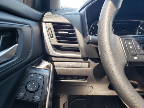 Used 2024 Nissan Rogue SV AWD/4WD image 14