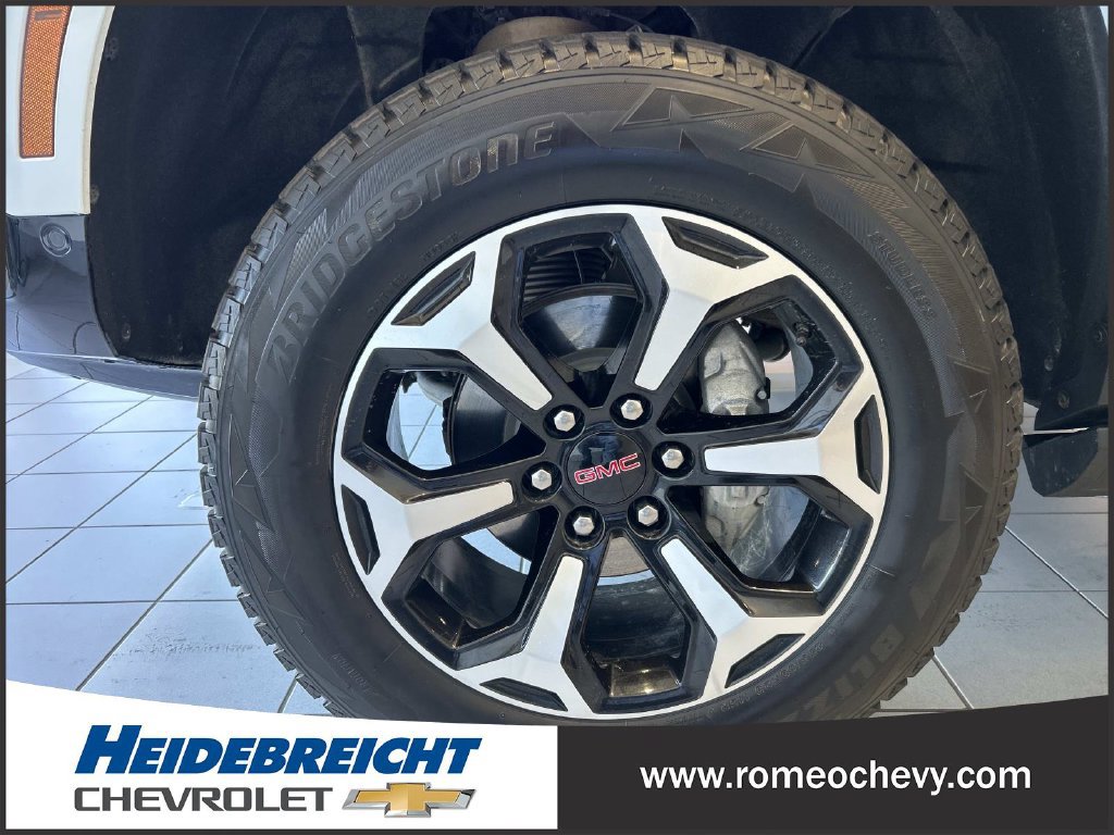 Used 2025 GMC Yukon AT4 w/ AT4 Premium Plus Package AWD/4WD image 7