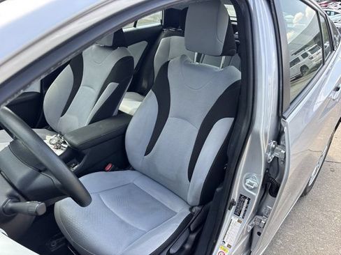 Used 2022 Toyota Prius LE FWD image 19
