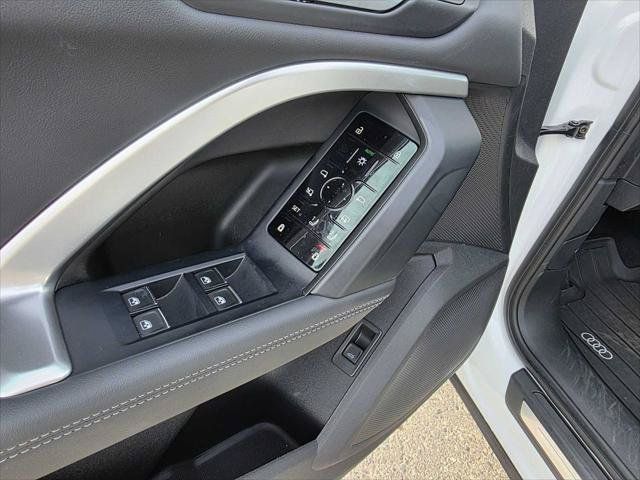 Used 2025 Audi Q5 Premium w/ Convenience Package AWD/4WD image 23