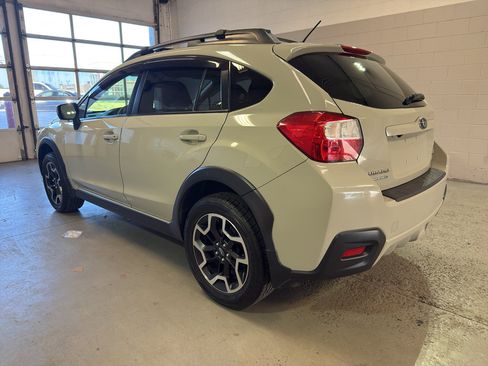 Used 2017 Subaru Crosstrek 2.0i Premium w/ Moonroof Package AWD/4WD image 4