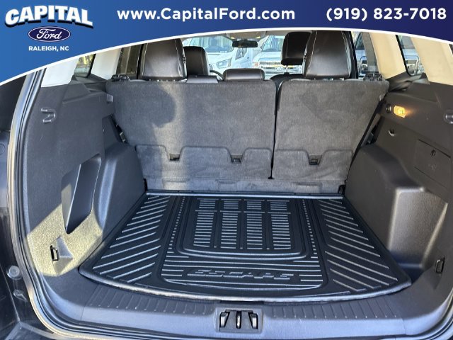 Used 2017 Ford Escape SE w/ SE Sport Appearance Package FWD image 16