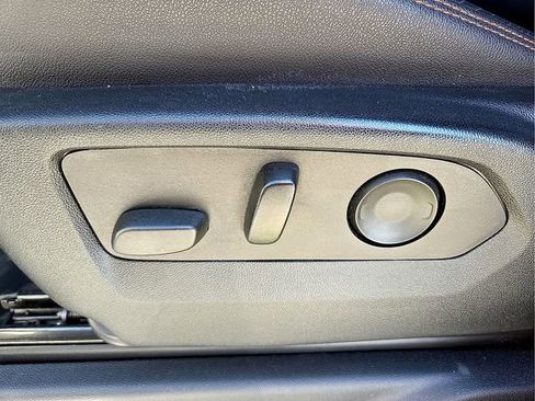 Certified 2022 GMC Sierra 1500 AT4 w/ AT4 Premium Package image 17