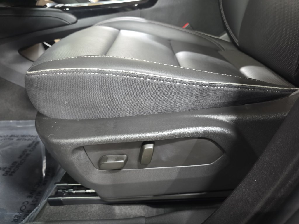 Used 2023 Buick Envision Essence AWD/4WD image 27