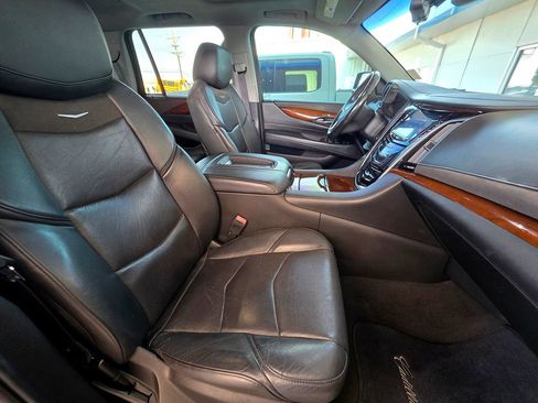 Used 2019 Cadillac Escalade Luxury AWD/4WD image 76