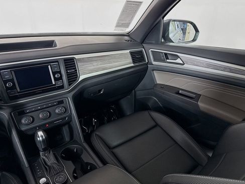 Used 2022 Volkswagen Atlas Cross Sport SE image 28