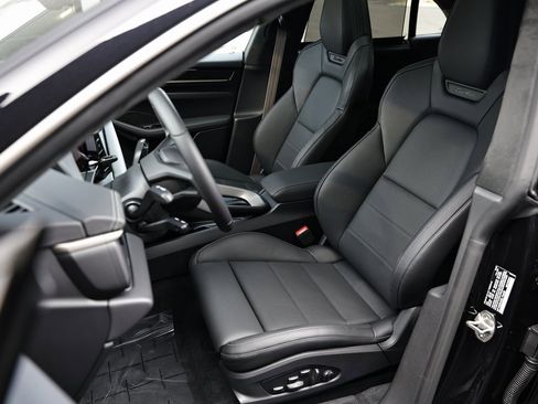 New 2025 Porsche Macan Turbo Electric image 5