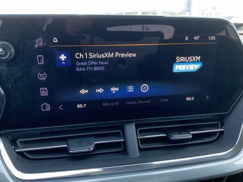 Used 2025 Chevrolet Trax LT w/ LT Convenience Package image 34