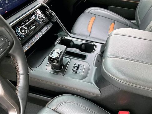 Used 2024 GMC Sierra 1500 AT4 w/ Technology Package AWD/4WD image 13