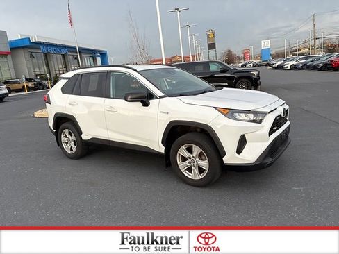 Used 2019 Toyota RAV4 LE image 3